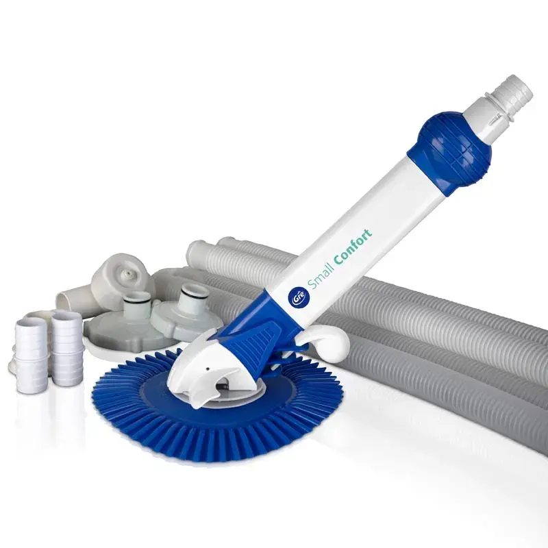 ar20682-1 | PisciManía Pool cleaning wand with a blue circular brush head and attached hoses and connectors