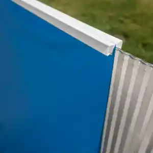 fprov707-1 | PisciManía Close-up of a blue panel framed by a white edge, with a corrugated metal sheet at the side.