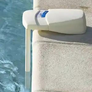 770270-1 | PisciManía White pool thermometer mounted on the concrete pool edge beside clear blue water