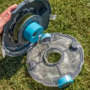 rbr75-2 | PisciManía Rotary irrigation sprinkler with blue motor, housing opened on a grassy lawn