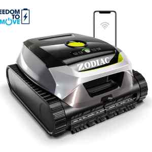 wr000703-1 | PisciManía Zodiac robotic lawn mower on tracks, connected to a smartphone via wireless app.